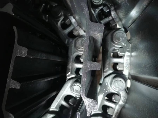 ZAX250LC-6 TRACK SHOE ASSEMBLY